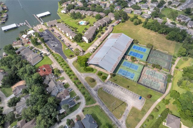 23 April Hill, Conroe, TX 77356