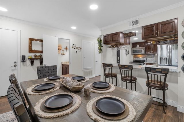 23 April Hill, Conroe, TX 77356