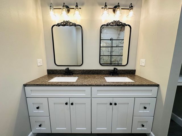 726 VINE DR, Holts Summit, MO 65043