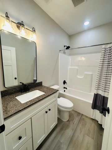 726 VINE DR, Holts Summit, MO 65043