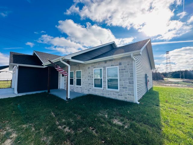 726 VINE DR, Holts Summit, MO 65043