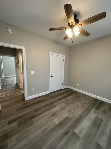 726 VINE DR, Holts Summit, MO 65043