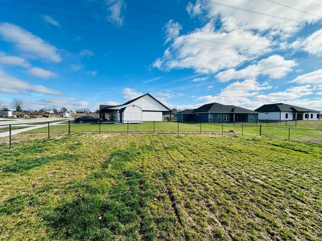 726 VINE DR, Holts Summit, MO 65043