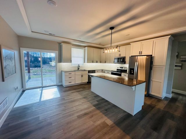 726 VINE DR, Holts Summit, MO 65043