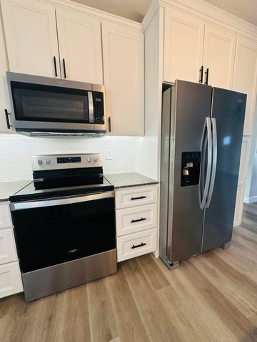 726 VINE DR, Holts Summit, MO 65043