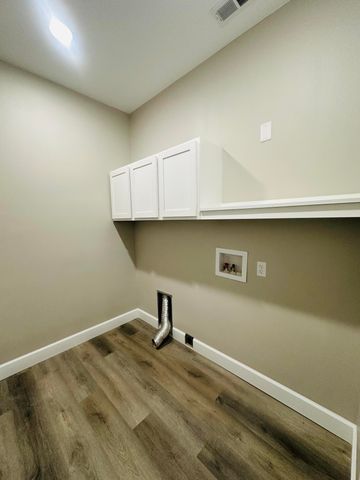 726 VINE DR, Holts Summit, MO 65043