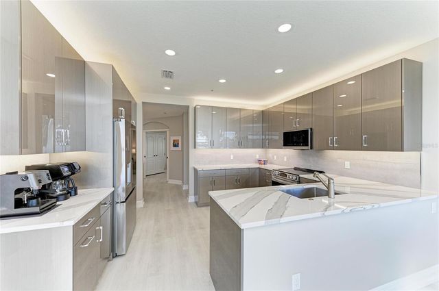 6527 MOORINGS POINT CIRCLE 101, Lakewood Ranch, FL 34202