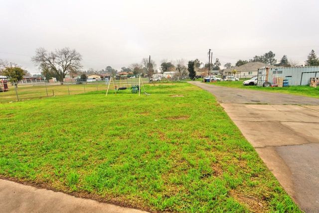 7749 El Modena Ave, Elverta, CA 95626