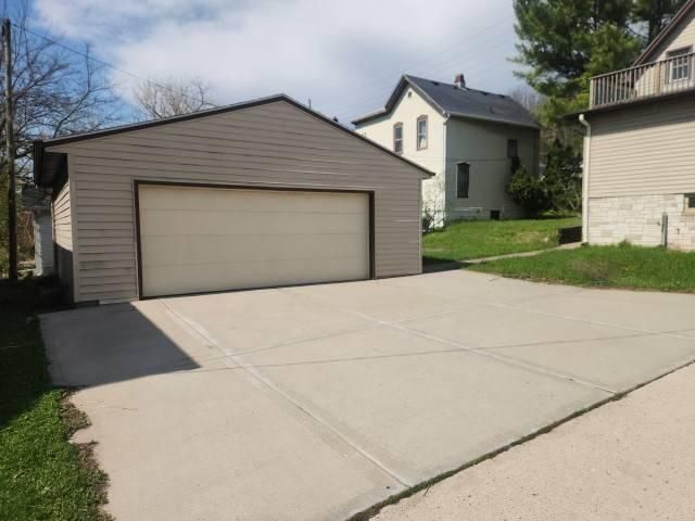 735 North STREET, Waukesha, WI 53188