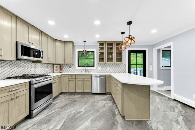 17 Rockaway Valley Rd, Montville Twp., NJ 07005