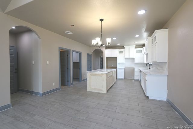 1186 US HIGHWAY 181, Floresville, TX 78114