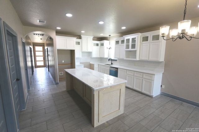1186 US HIGHWAY 181, Floresville, TX 78114