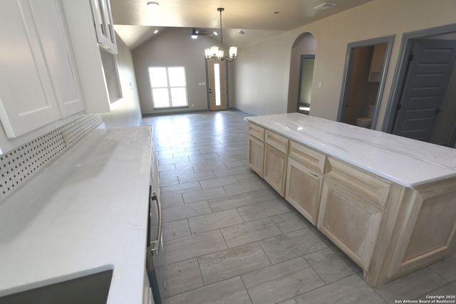 1186 US HIGHWAY 181, Floresville, TX 78114