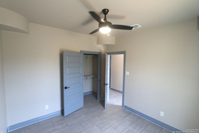 1186 US HIGHWAY 181, Floresville, TX 78114