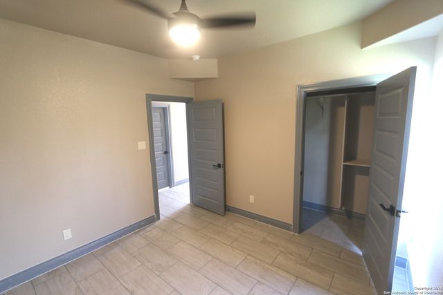 1186 US HIGHWAY 181, Floresville, TX 78114