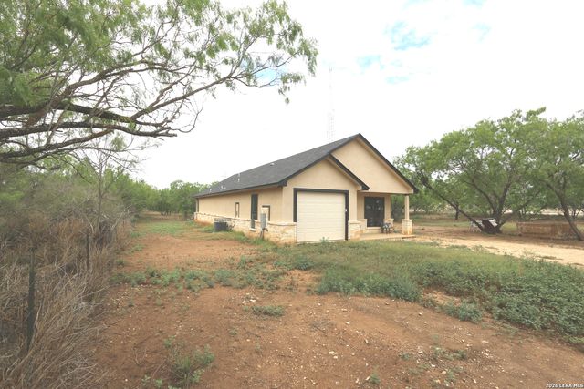 1186 US HIGHWAY 181, Floresville, TX 78114