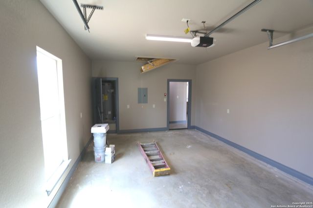 1186 US HIGHWAY 181, Floresville, TX 78114