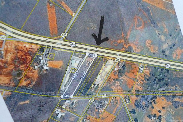 1186 US HIGHWAY 181, Floresville, TX 78114