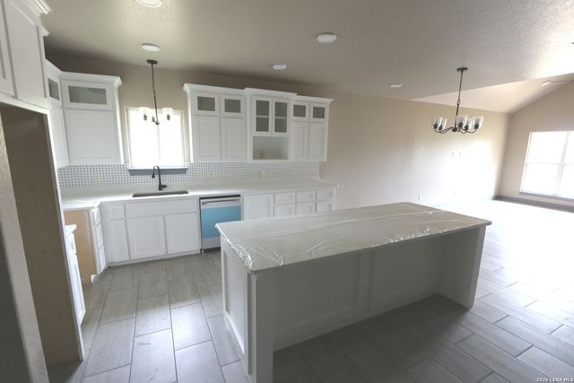 1186 US HIGHWAY 181, Floresville, TX 78114