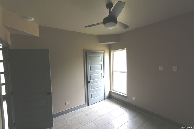1186 US HIGHWAY 181, Floresville, TX 78114