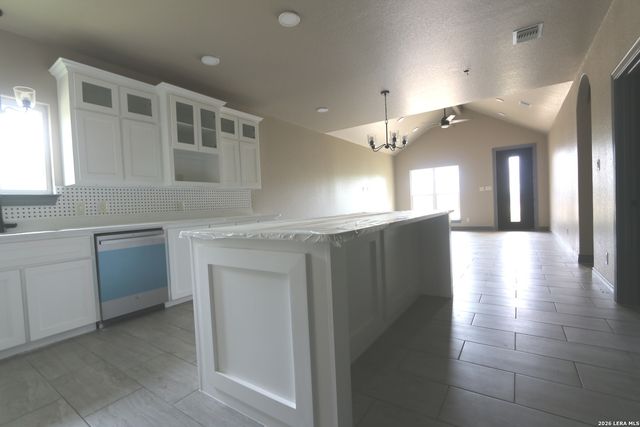 1186 US HIGHWAY 181, Floresville, TX 78114