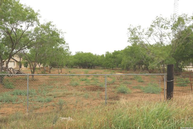 1186 US HIGHWAY 181, Floresville, TX 78114