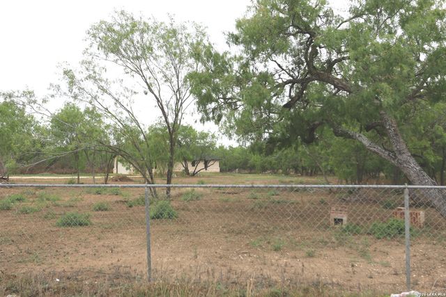 1186 US HIGHWAY 181, Floresville, TX 78114