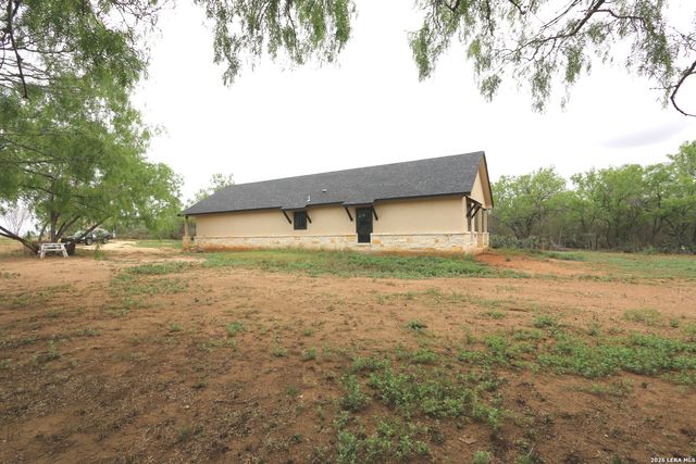 1186 US HIGHWAY 181, Floresville, TX 78114