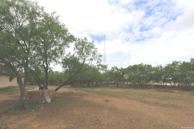 1186 US HIGHWAY 181, Floresville, TX 78114