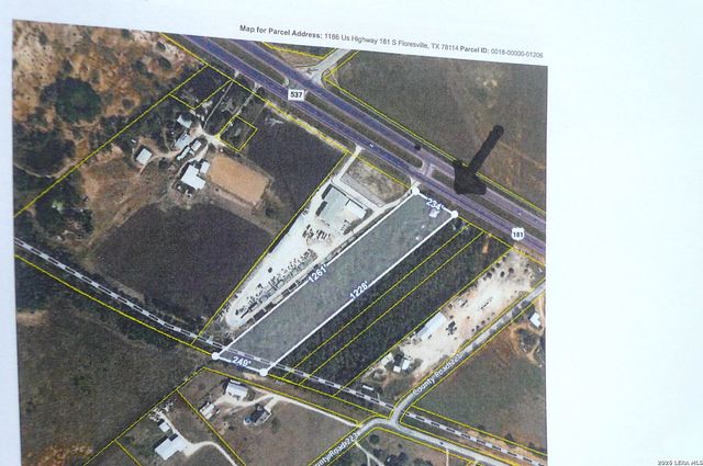 1186 US HIGHWAY 181, Floresville, TX 78114