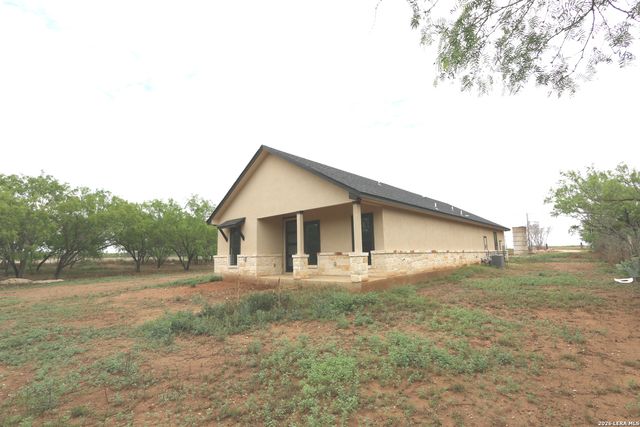 1186 US HIGHWAY 181, Floresville, TX 78114