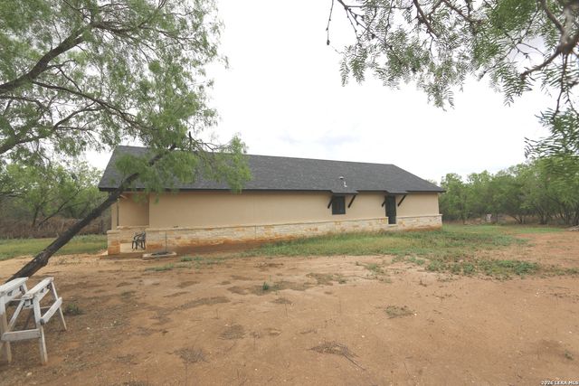 1186 US HIGHWAY 181, Floresville, TX 78114