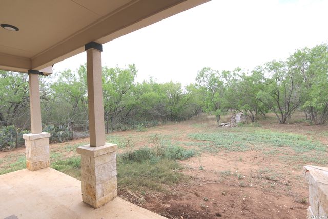1186 US HIGHWAY 181, Floresville, TX 78114