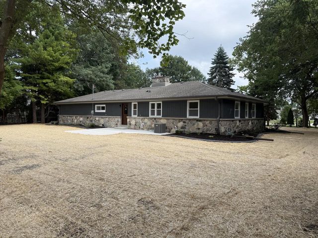 14120 W Howard AVENUE, New Berlin, WI 53151
