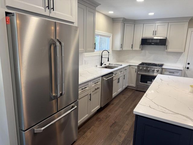 14120 W Howard AVENUE, New Berlin, WI 53151