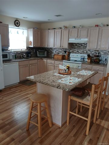 5127 Village Circle E, Manorville, NY 11949