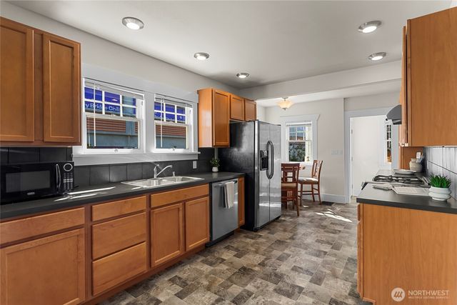 1216 S 4th Street, Tacoma, WA 98405