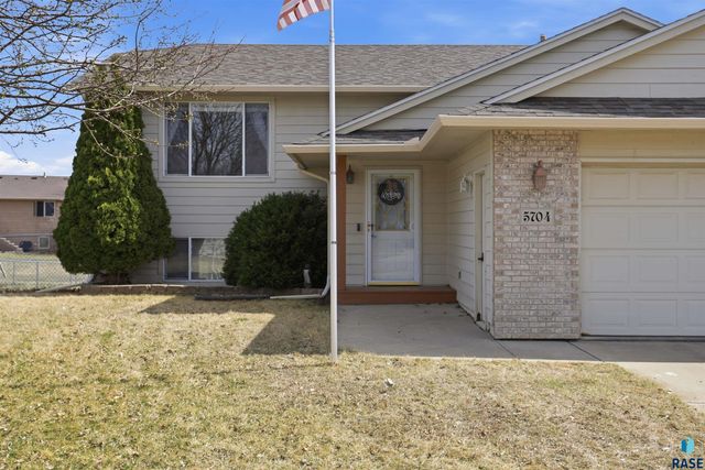 5704 S Megan Ave Avenue, Sioux Falls, SD 57106
