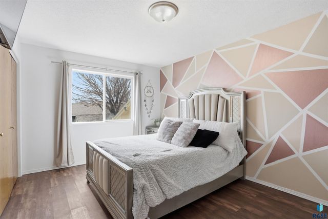 5704 S Megan Ave Avenue, Sioux Falls, SD 57106