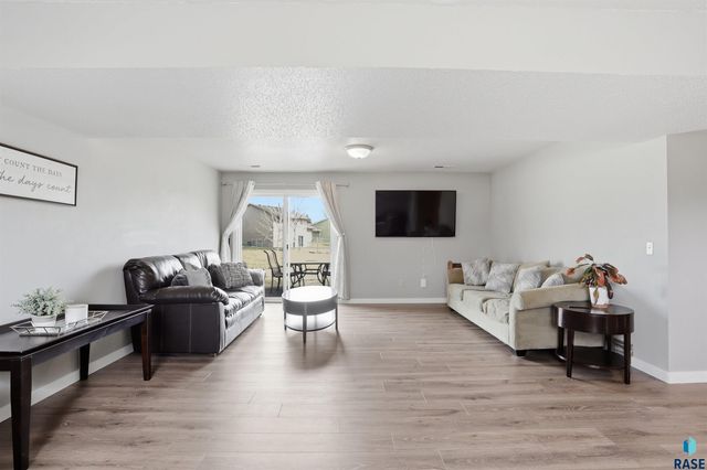 5704 S Megan Ave Avenue, Sioux Falls, SD 57106