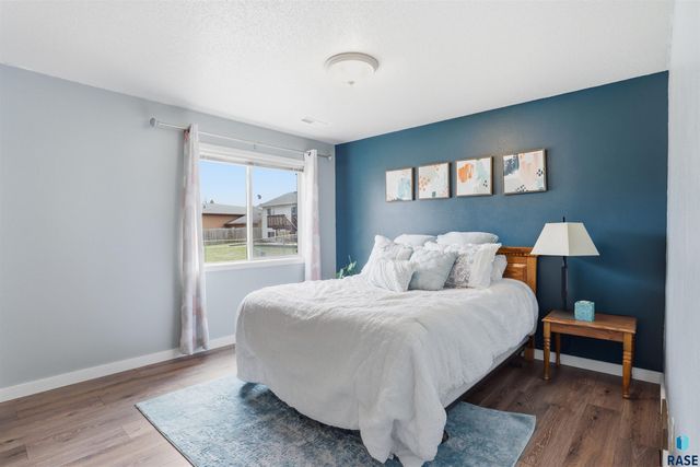 5704 S Megan Ave Avenue, Sioux Falls, SD 57106