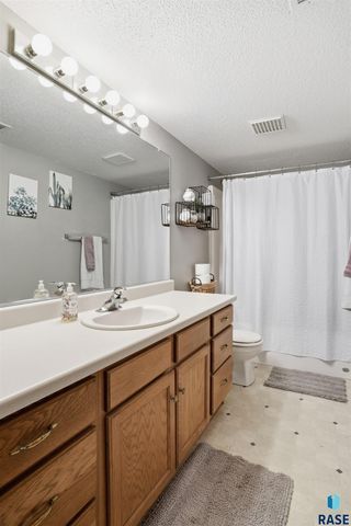 5704 S Megan Ave Avenue, Sioux Falls, SD 57106