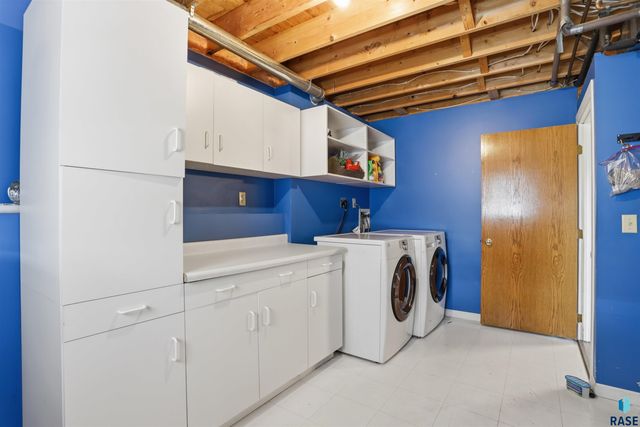 5704 S Megan Ave Avenue, Sioux Falls, SD 57106