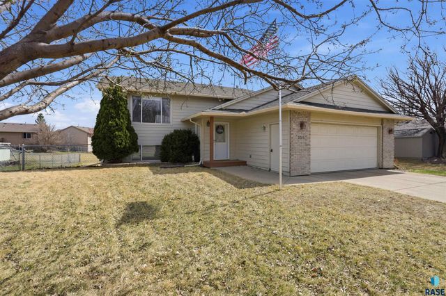 5704 S Megan Ave Avenue, Sioux Falls, SD 57106