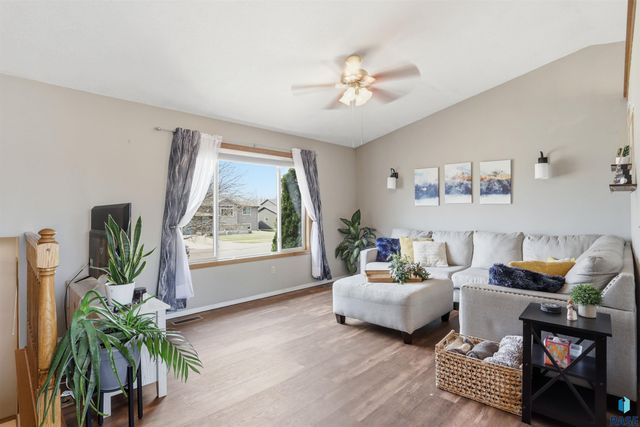 5704 S Megan Ave Avenue, Sioux Falls, SD 57106