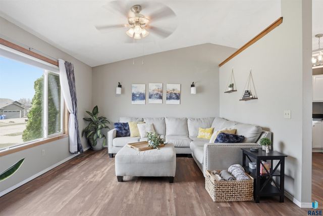 5704 S Megan Ave Avenue, Sioux Falls, SD 57106