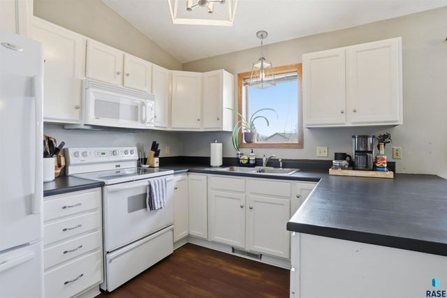 5704 S Megan Ave Avenue, Sioux Falls, SD 57106