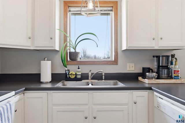 5704 S Megan Ave Avenue, Sioux Falls, SD 57106