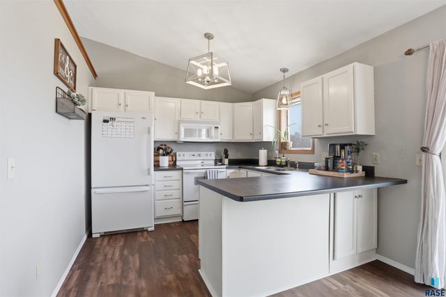 5704 S Megan Ave Avenue, Sioux Falls, SD 57106