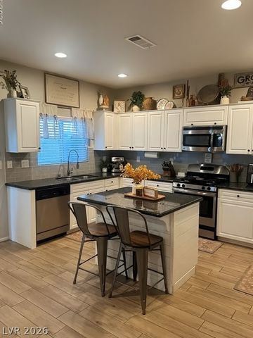 7950 Blue Lake Peak Street, Las Vegas, NV 89166